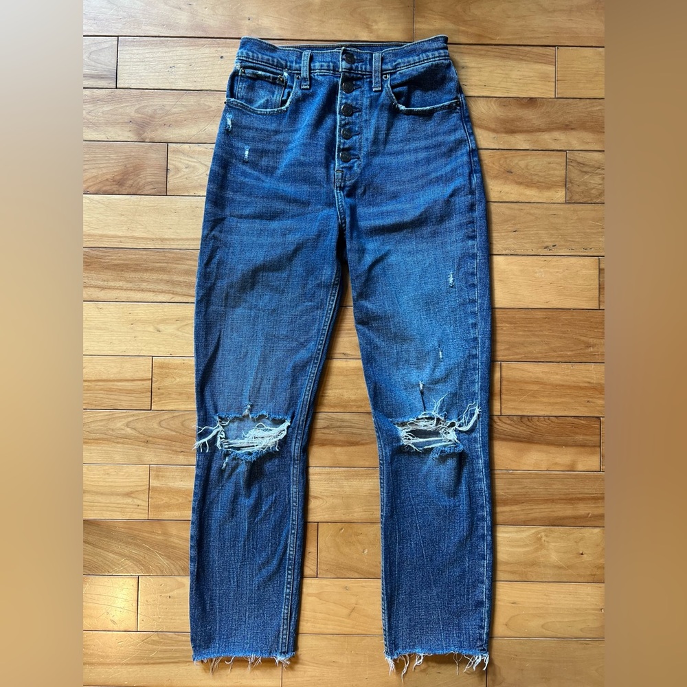 Abercrombie & Fitch Ultra High Rise Mom Jean